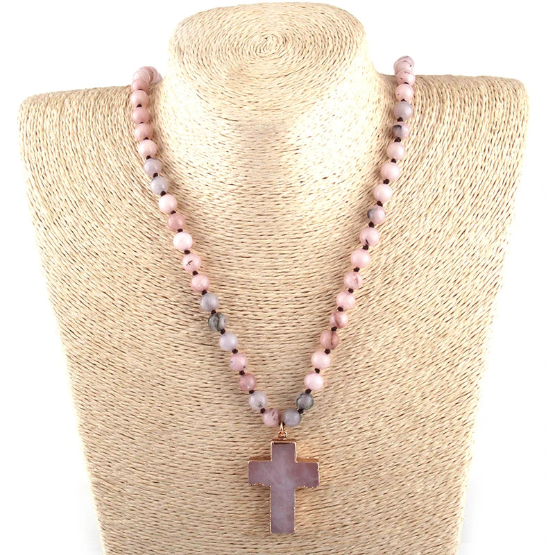 Halskette mit Schmucksteinen & Kreuz